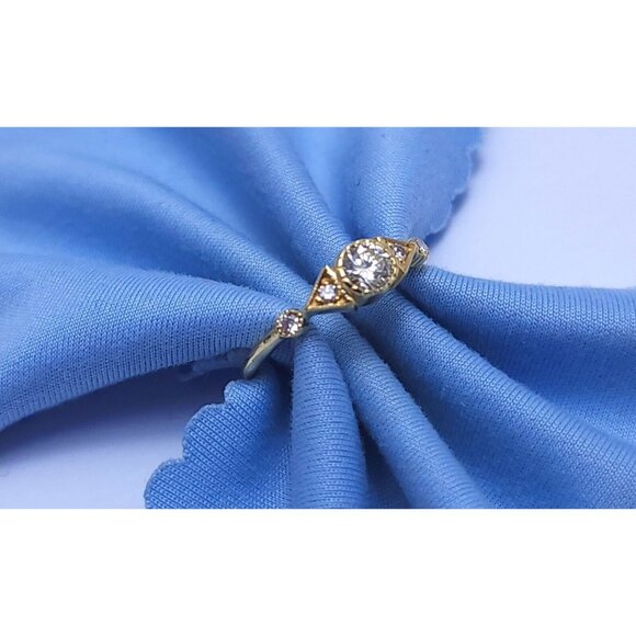 Beautiful 14K Karat Solid Yellow Gold Designer Round Diamond Ring - Size 4.25 - Picture 4 of 16